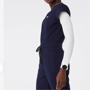 Figs Ultra Scrub limited edition  Navy Jane V-Neck
- Jogger ScrubjumpsuitT™ New